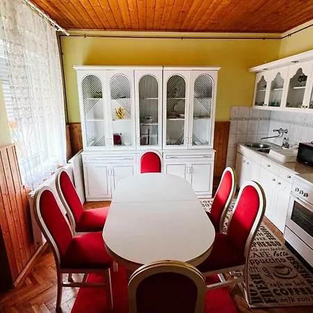 Apartment Jakab Vendeghaz *