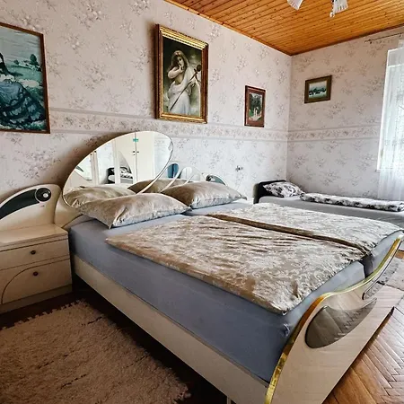 Jakab Vendeghaz Apartment