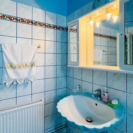 Jakab Vendeghaz Apartment *