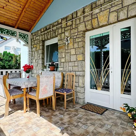 Jakab Vendeghaz Apartment