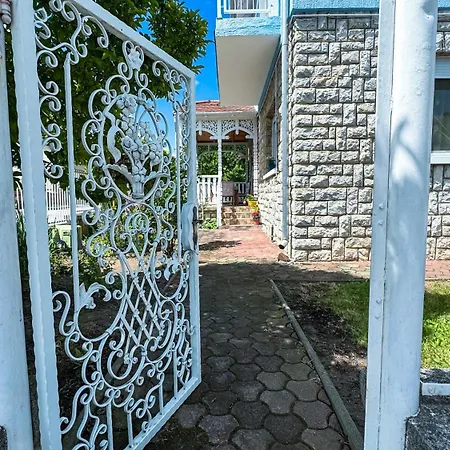 Jakab Vendeghaz Apartment *